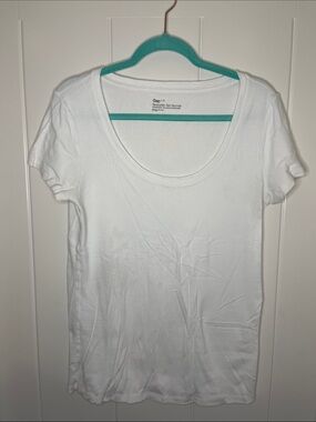 GAP White Scoop Neck Short Sleeve Women's Tee